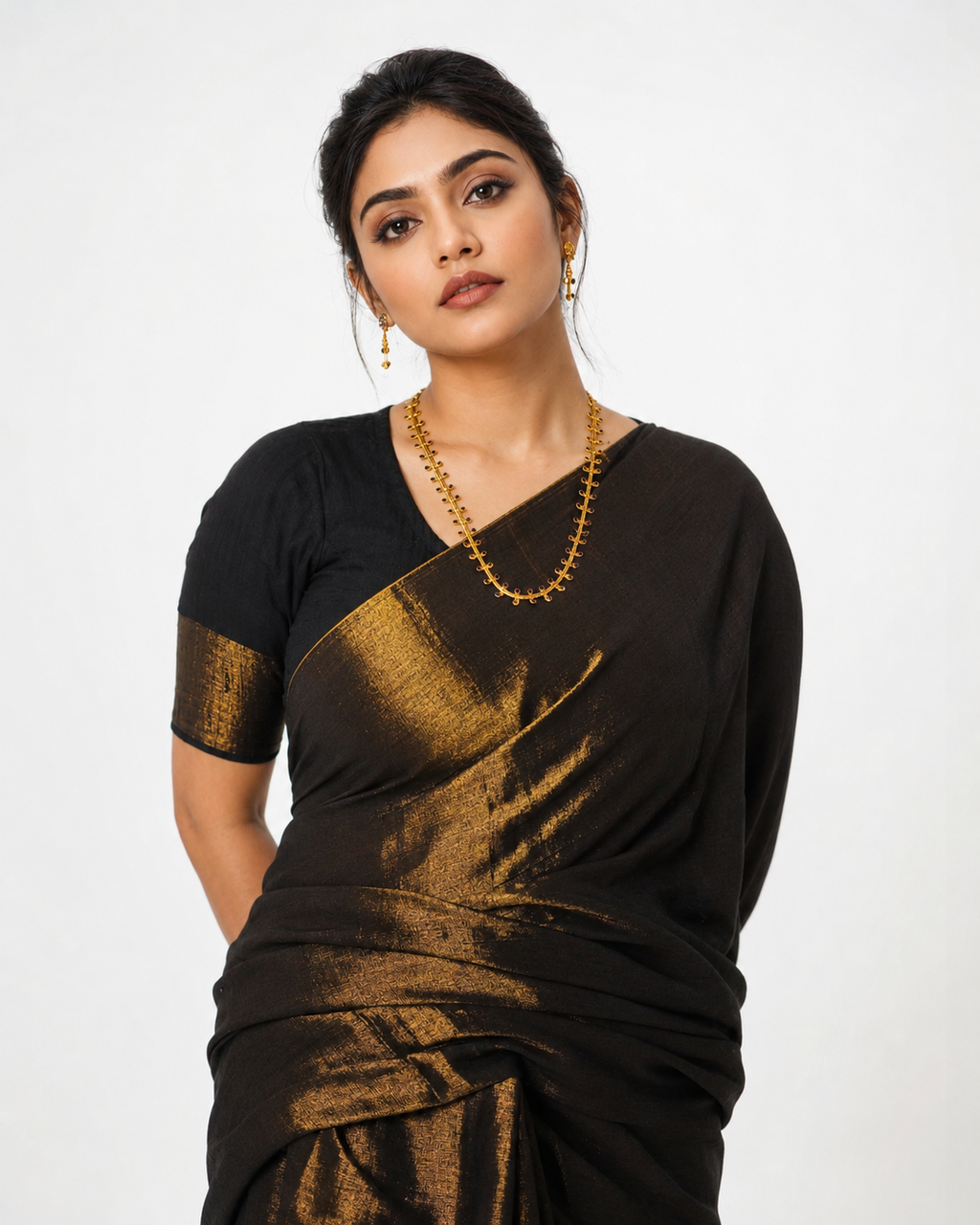 Daamini Tissue Silk Saree In Black