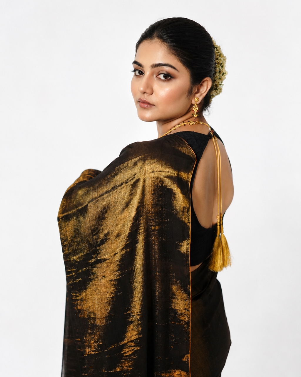 Daamini Tissue Silk Saree In Black