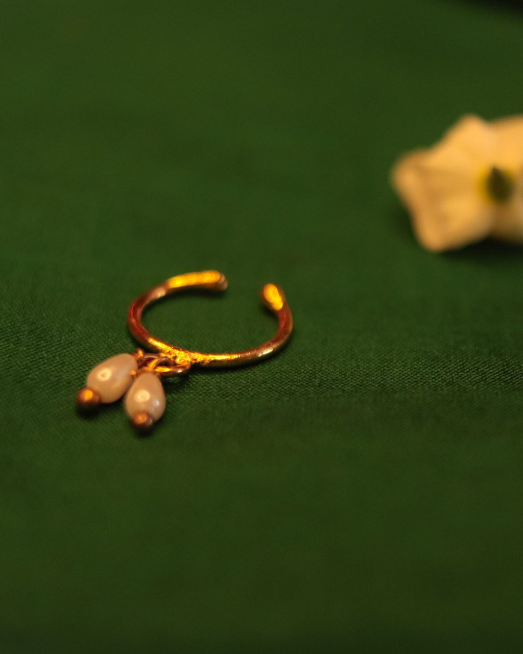 Jhiri Pearl Mini Nose Pin