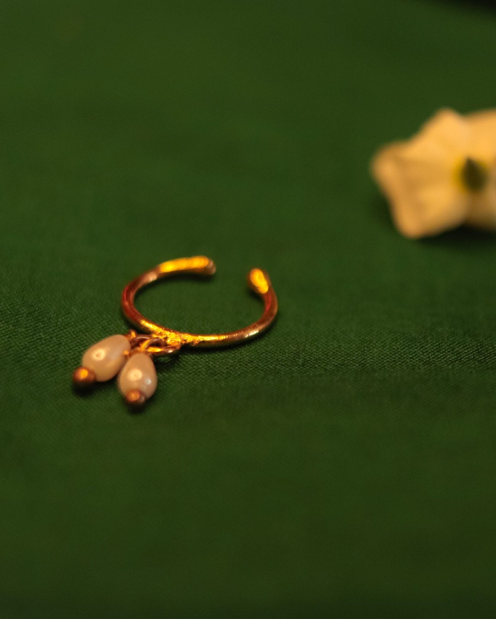 Jhiri Pearl Mini Nose Pin