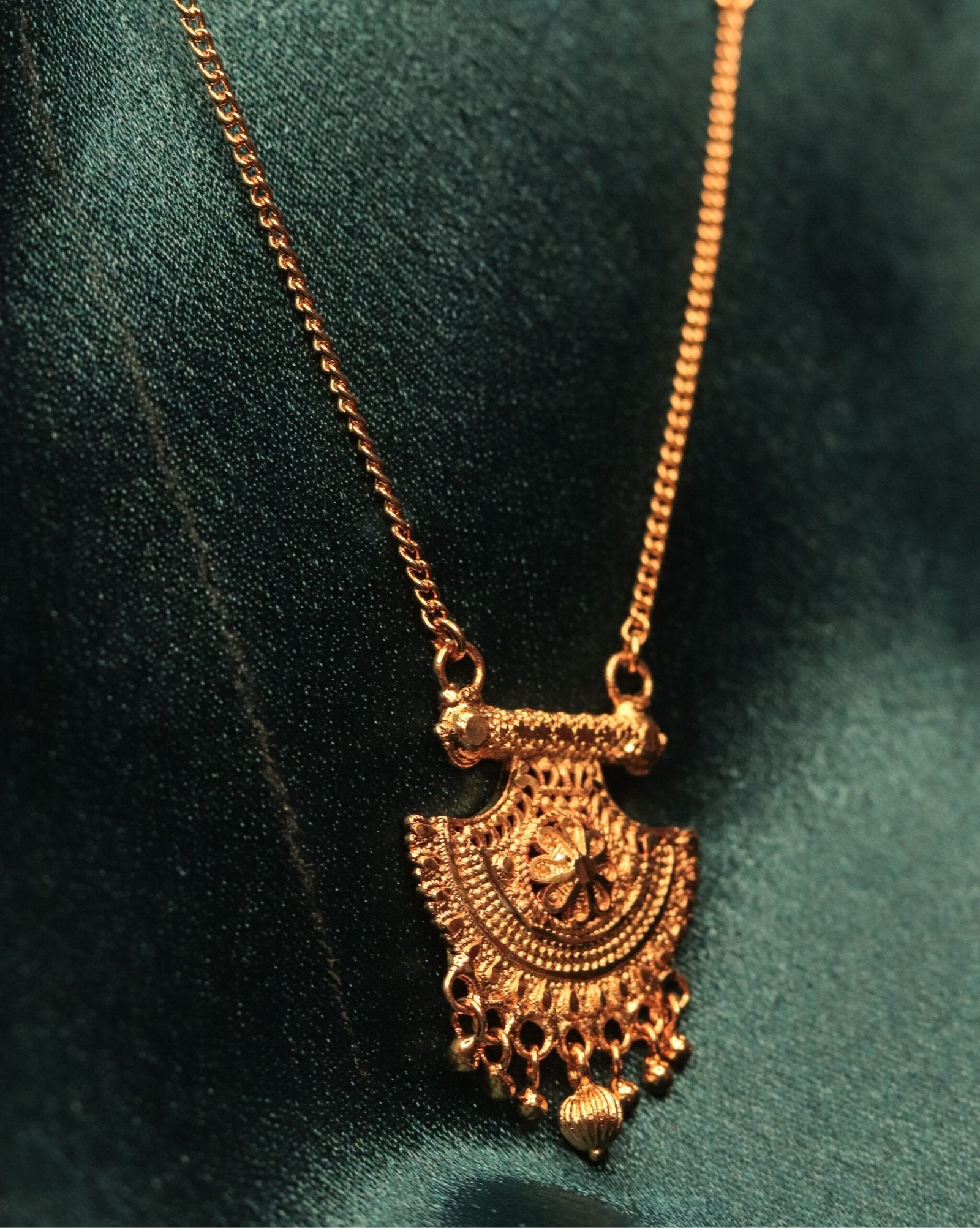 Ful Taali Sleek Mangalsutra