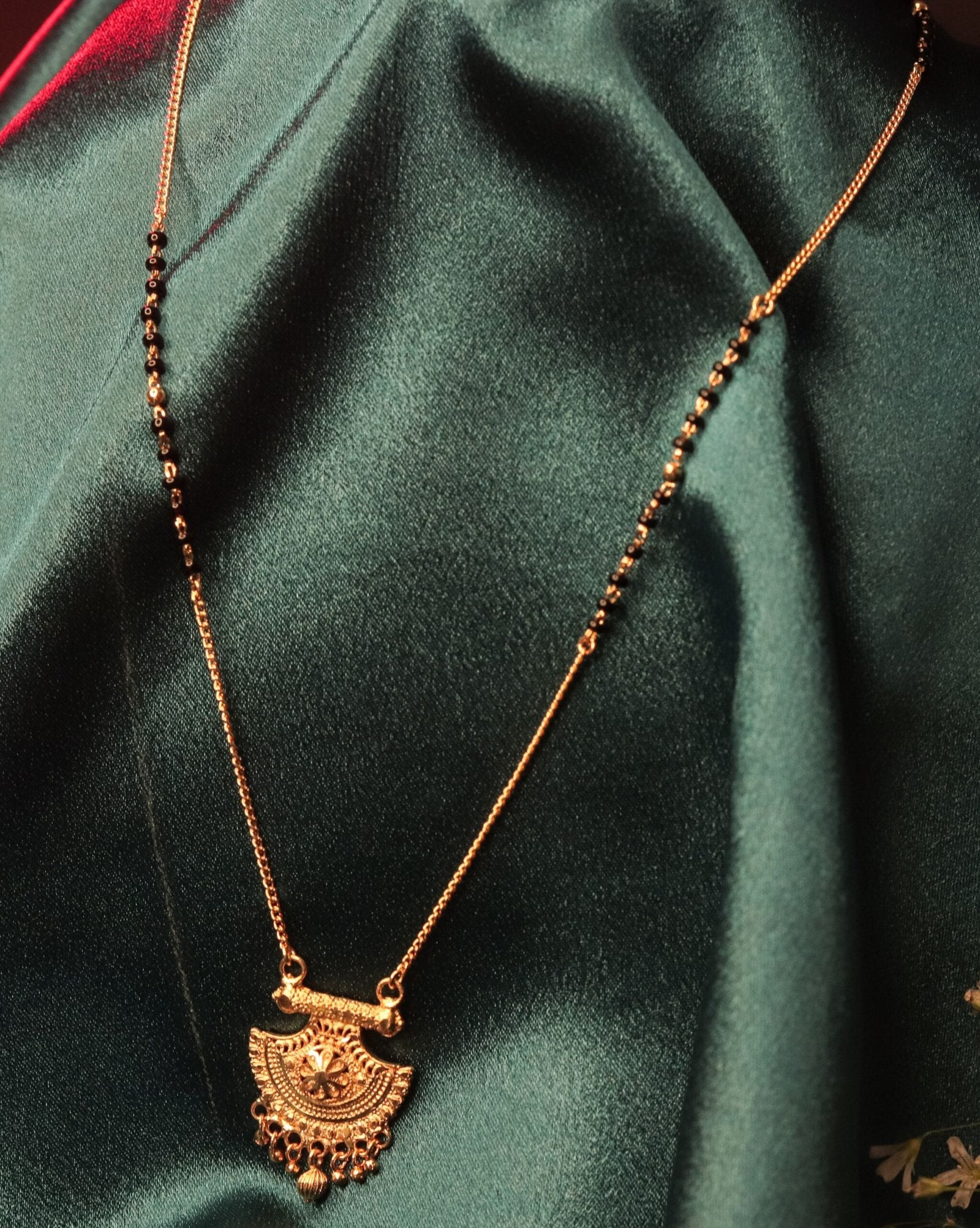 Ful Taali Sleek Mangalsutra